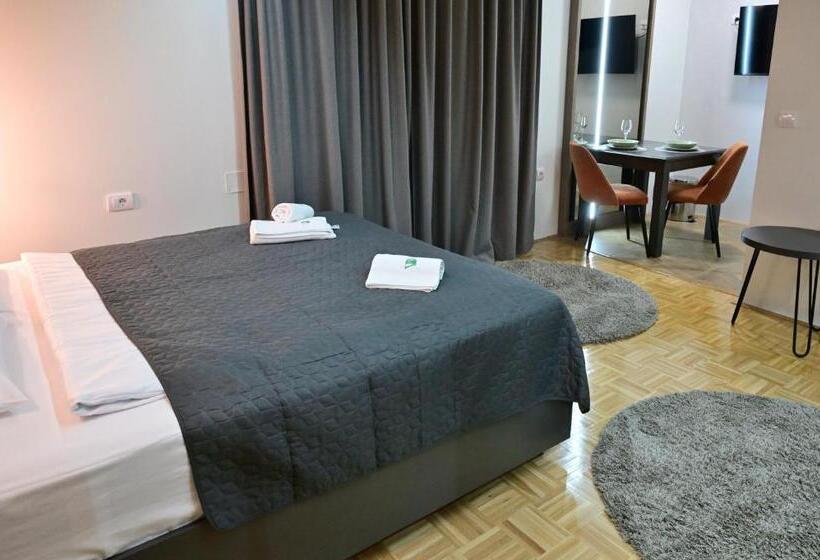 استودیوی لوکس, Vila Danica