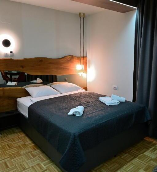 استودیوی لوکس, Vila Danica