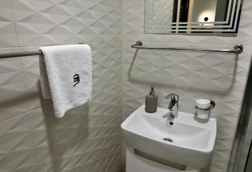 استودیوی لوکس, Vila Danica