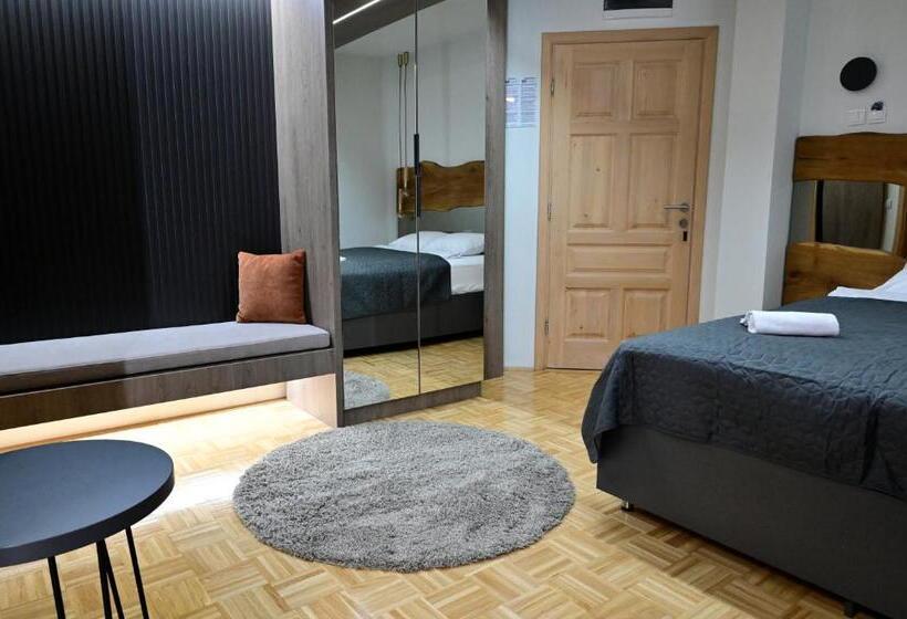 استودیوی لوکس, Vila Danica