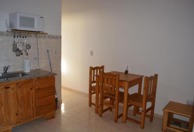 דירת חדר, Alamos