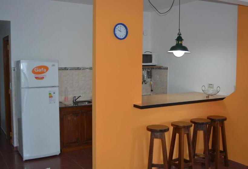 דירת חדר, Alamos