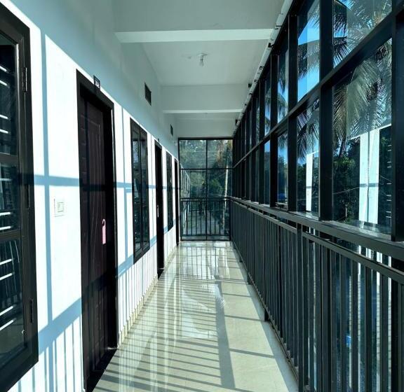 Номер Стандарт, Edassery Arcade Inn