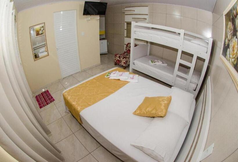 חדר לארבעה סטנדרטי עם מרפסת, Pousada Rosa Dos Ventos