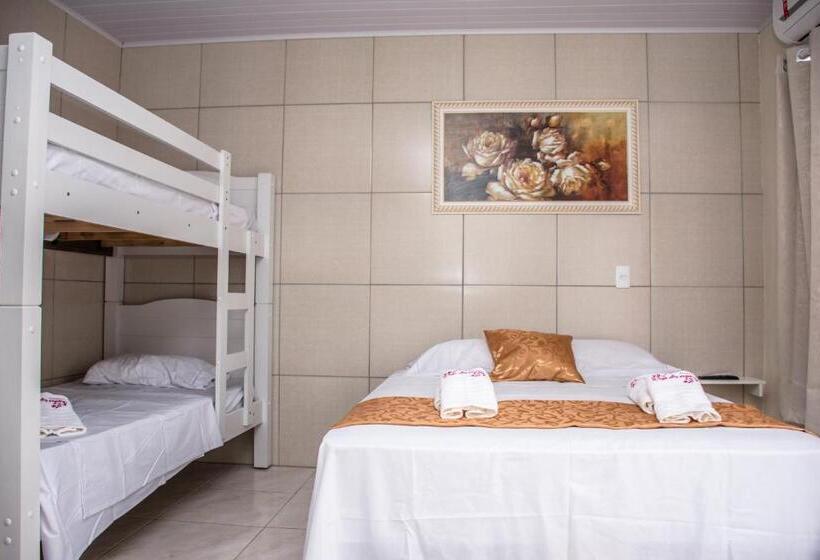 חדר לארבעה סטנדרטי עם מרפסת, Pousada Rosa Dos Ventos