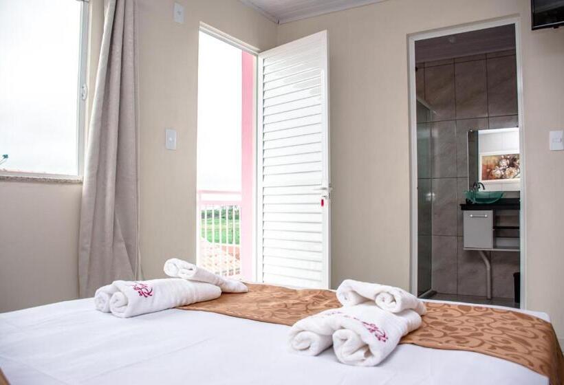 חדר לארבעה סטנדרטי עם מרפסת, Pousada Rosa Dos Ventos