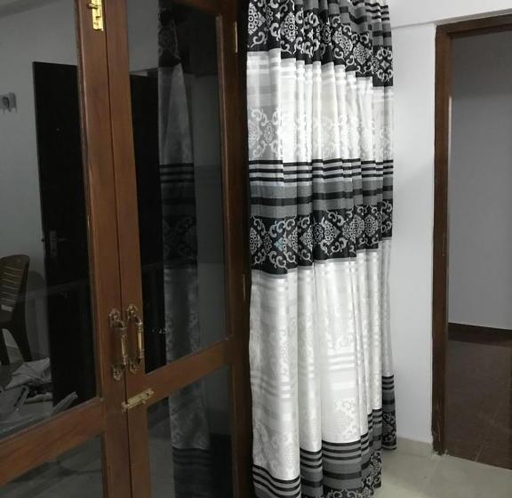 デラックスルーム, Tikiri Latha Hanthana