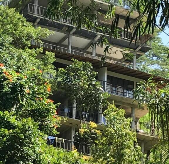 デラックスルーム, Tikiri Latha Hanthana