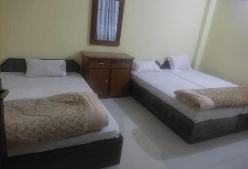 اتاق استاندارد چهار تخته, Aradhya