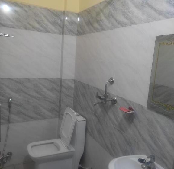 اتاق استاندارد چهار تخته, Aradhya