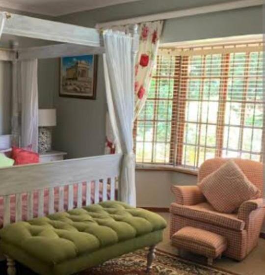 חדר דחוקס עם מיטת קינג, Fawn Castle Guesthouse