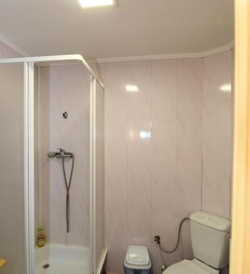 اتاق استاندارد سه تخته با سرویس بهداشتی مشترک, садиба Svitlana