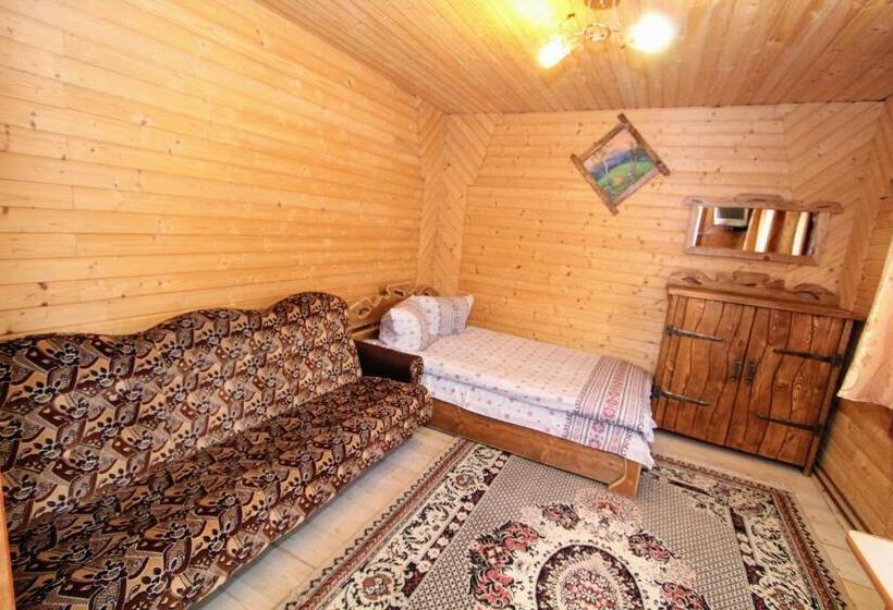 Трехместный Номер Стандарт Совместная Ванная, садиба Svitlana