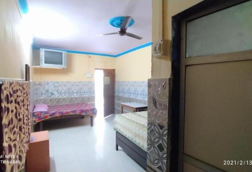 חדר דלוקס, Seelan Nadar Holiday Resort,mumbai