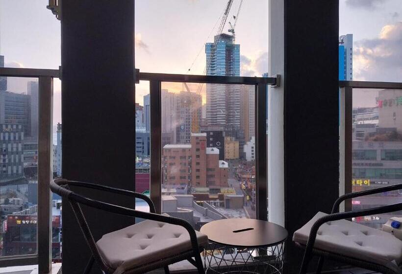 اتاق لوکس با بالکن و چشم‌انداز دریا, The Solid Residence   Elbon The Stay By Haeundae