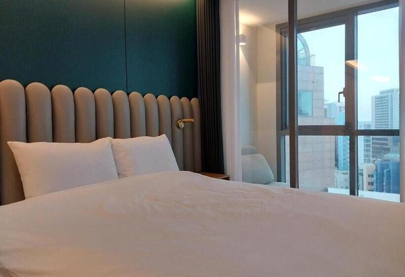 اتاق لوکس با بالکن و چشم‌انداز دریا, The Solid Residence   Elbon The Stay By Haeundae