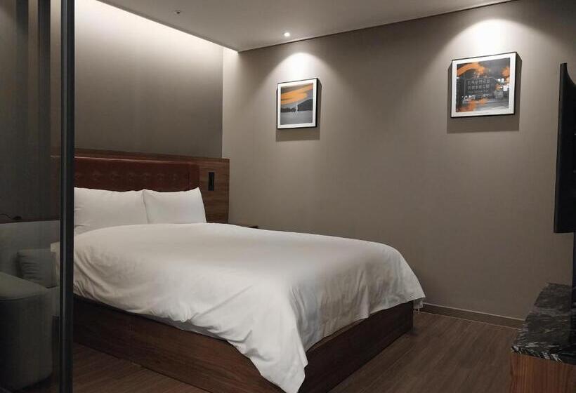 اتاق لوکس با چشم‌انداز دریا, The Solid Residence   Elbon The Stay By Haeundae