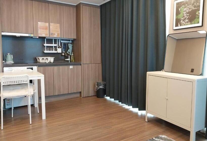 اتاق لوکس با بالکن, The Solid Residence   Elbon The Stay By Haeundae
