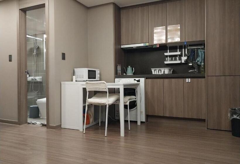 발코니 디럭스 룸, The Solid Residence   Elbon The Stay By Haeundae