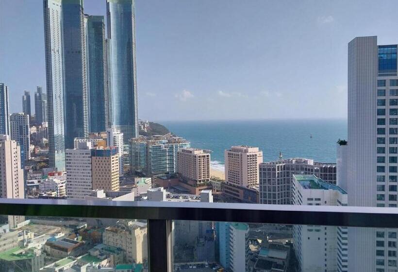اتاق لوکس با بالکن و چشم‌انداز دریا, The Solid Residence   Elbon The Stay By Haeundae