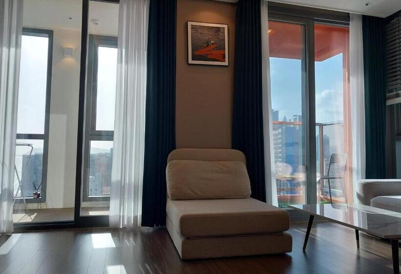 اتاق لوکس با بالکن, The Solid Residence   Elbon The Stay By Haeundae