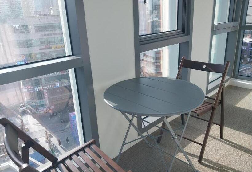 اتاق لوکس با بالکن, The Solid Residence   Elbon The Stay By Haeundae