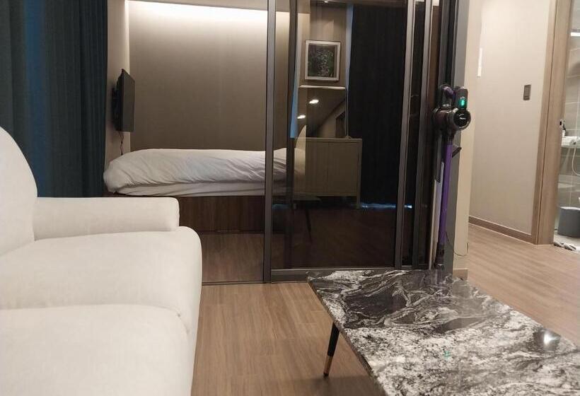 اتاق لوکس با بالکن, The Solid Residence   Elbon The Stay By Haeundae