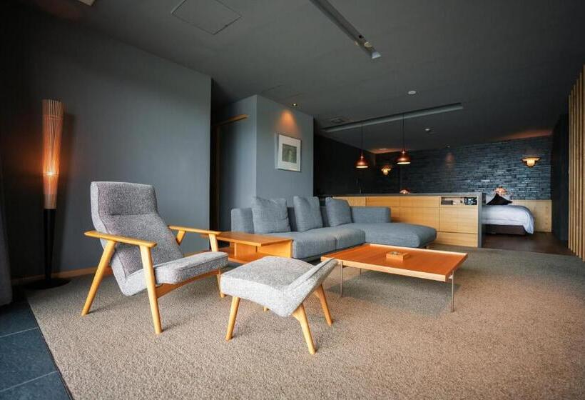 סוויטת 2 חדרי שינה, Amanojaku