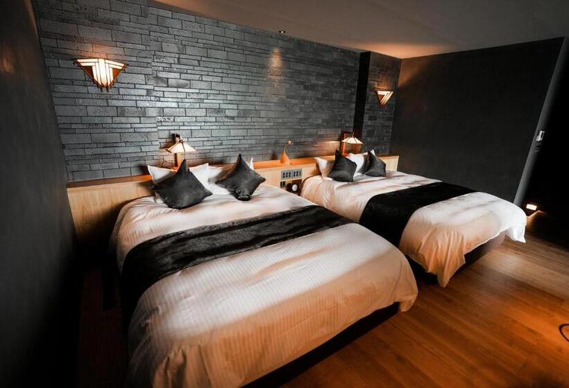 סוויטת 2 חדרי שינה, Amanojaku