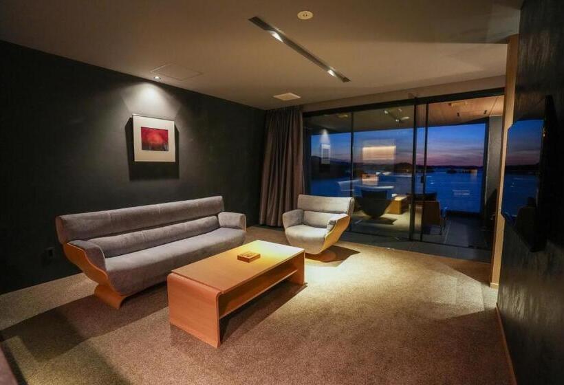 סוויטת ג'וניור נוף לים, Amanojaku