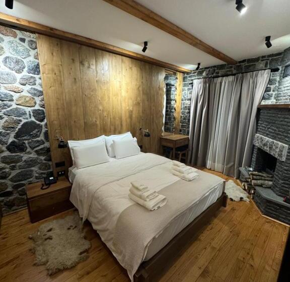 Номер Стандарт с Балконом, Ambassador Voskopojë