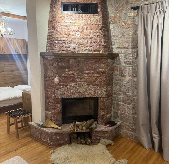 Номер Стандарт с Гидромассажем, Ambassador Voskopojë