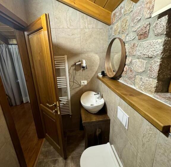 Люкс, Ambassador Voskopojë