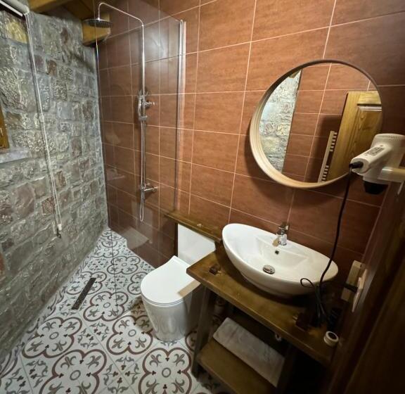 Семейный Номер, Ambassador Voskopojë