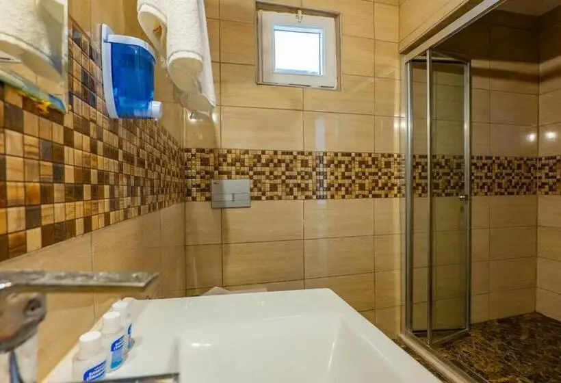 Standard Kolmen Hengen Huone Puutarhanäkymä, Dream Holi̇day Resort