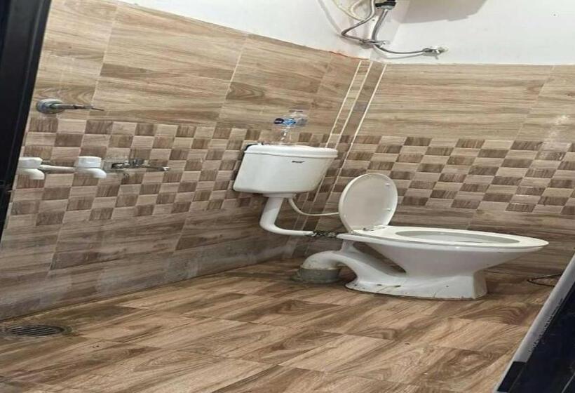 トリプルクラシックルーム, Oyo Once More Restaurant And Cafe