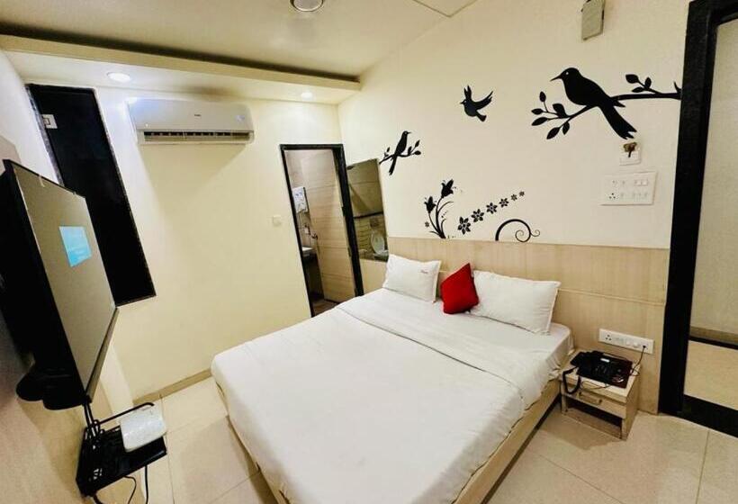 غرفة ديلوكس, Raj Residency