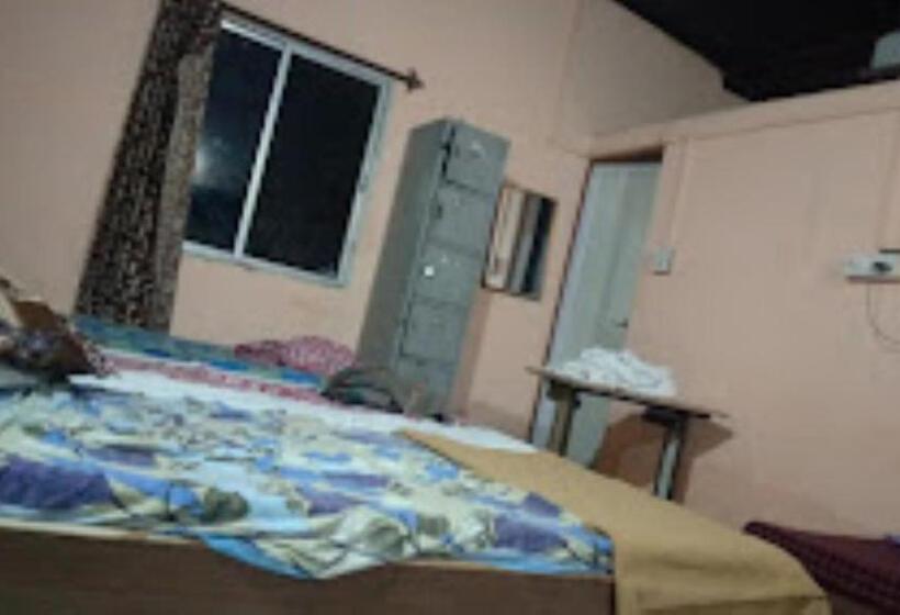 标准三人间, Thakur Jii Bhopal