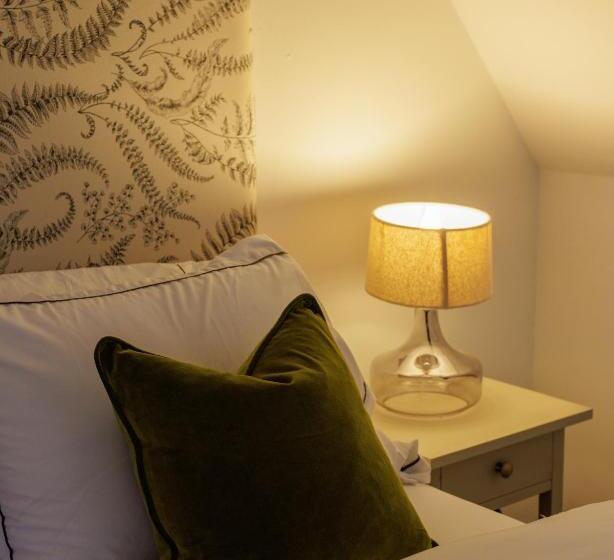 غرفة قياسية, The Dashwood