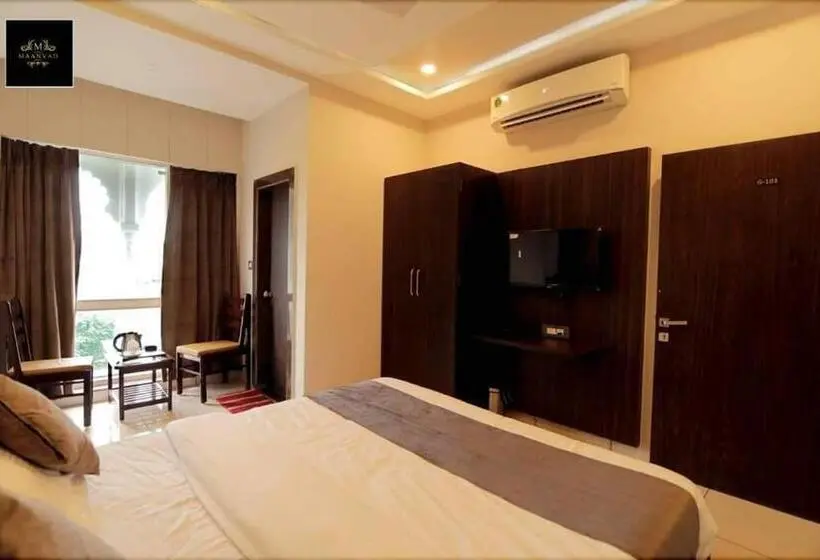 اتاق استاندارد با تخت بزرگ, Maanvad Garh   V One Pride By Noww Hotels