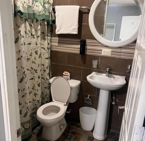 اتاق اکونومی, Las Mercedes