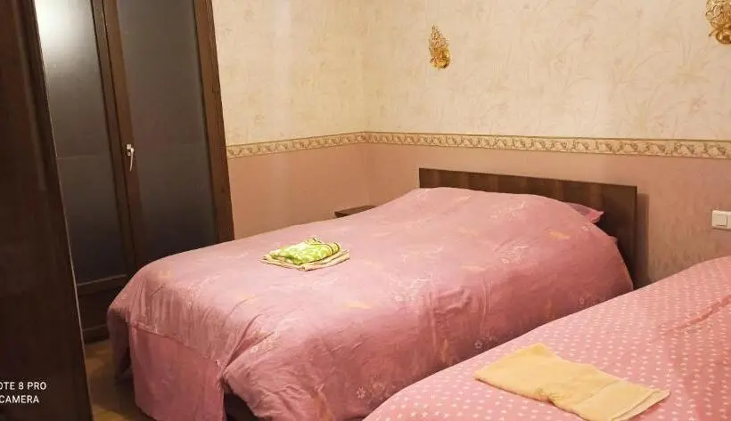Standard Kolmen Hengen Huone, Etablissement Commun Avec Chambre Privé Tranquille Avec Jardin A 10 Min A Pied De La Gare De Fleury