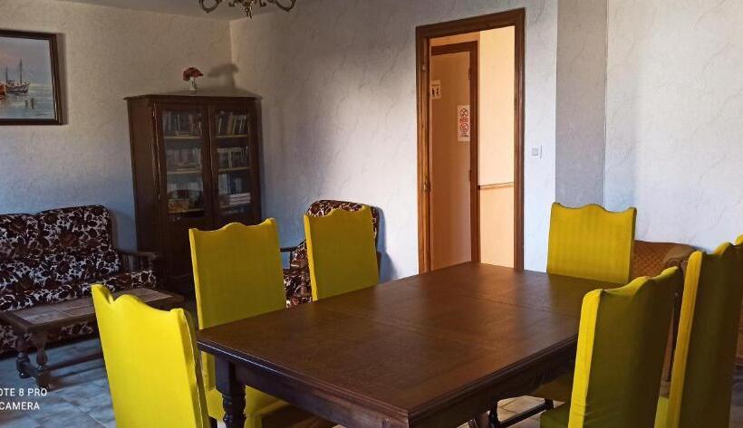 Номер Стандарт Трехместный, Etablissement Commun Avec Chambre Privé Tranquille Avec Jardin A 10 Min A Pied De La Gare De Fleury