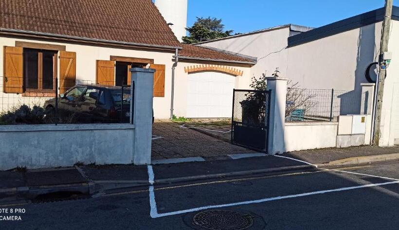 Standard 3 Pers. Værelse, Etablissement Commun Avec Chambre Privé Tranquille Avec Jardin A 10 Min A Pied De La Gare De Fleury