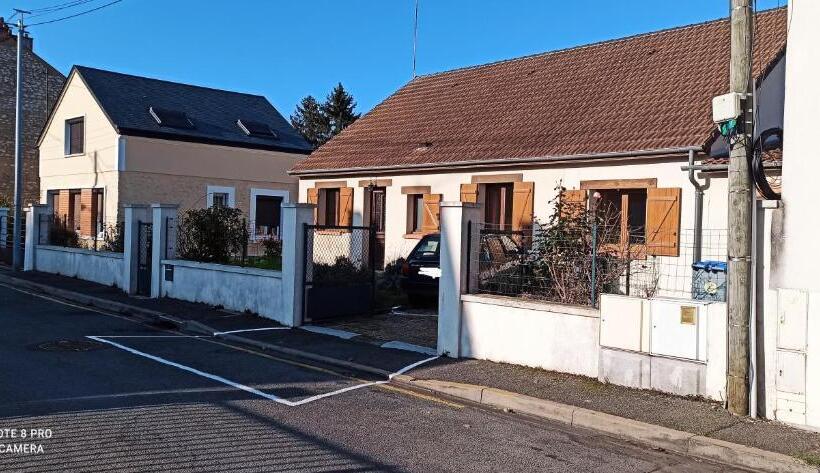Номер Стандарт Трехместный, Etablissement Commun Avec Chambre Privé Tranquille Avec Jardin A 10 Min A Pied De La Gare De Fleury