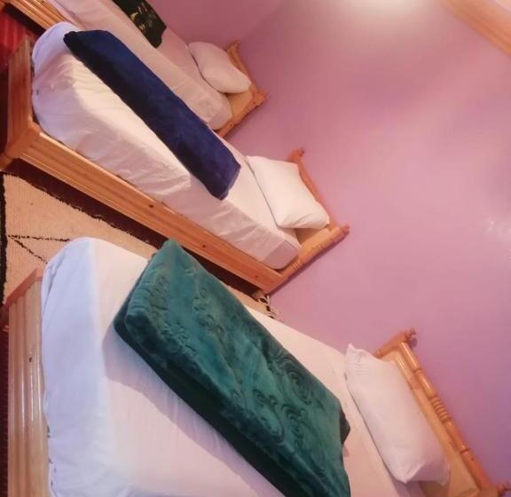 Standard Triple Room with Terrace, Gite Tamounte