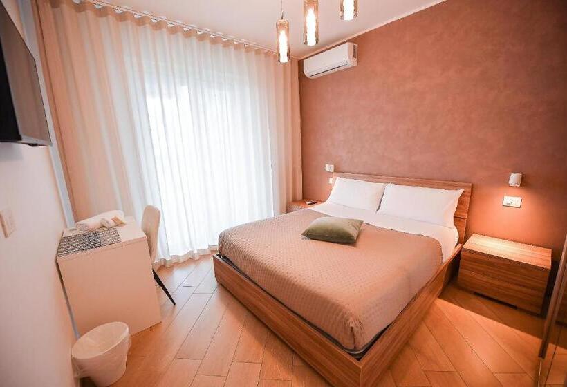 اتاق سوپریور با تخت بزرگ, Karol Bari Airport