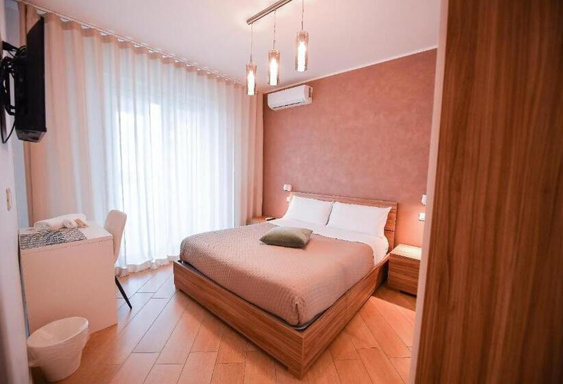 اتاق سوپریور با تخت بزرگ, Karol Bari Airport