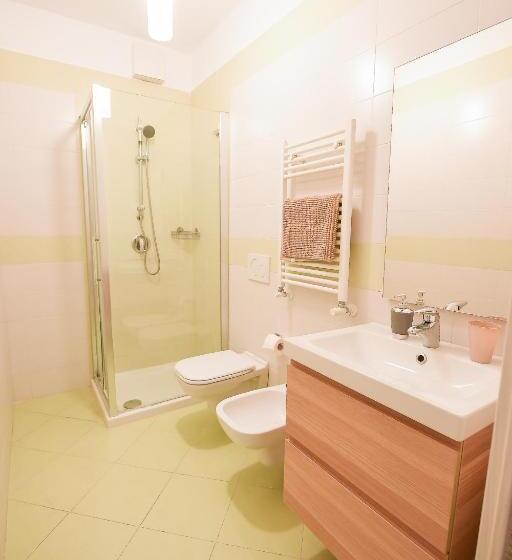 اتاق سوپریور با تخت بزرگ, Karol Bari Airport