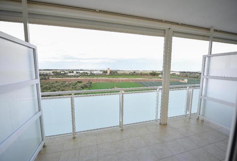 اتاق استاندارد با تخت بزرگ, Karol Bari Airport